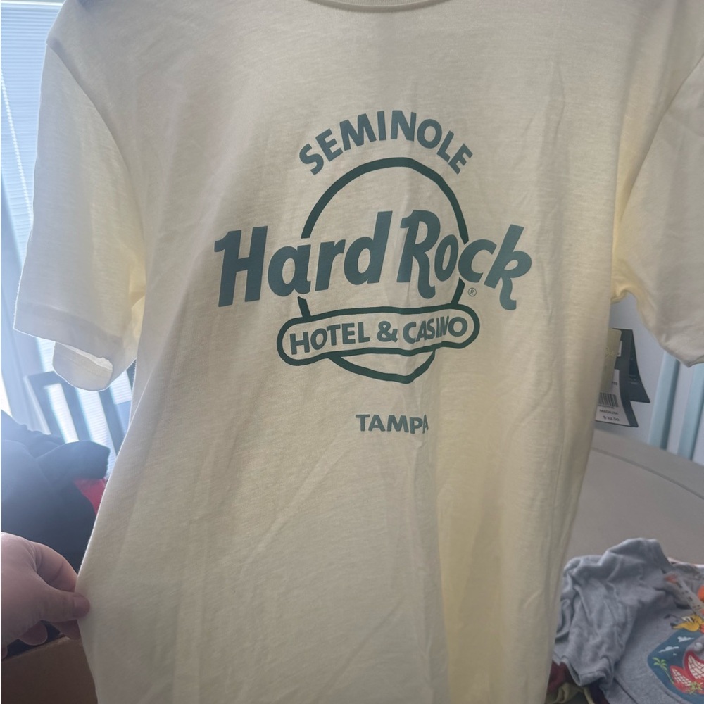 Cream T-Shirt Hard Rock Cafe Tampa NWT medium